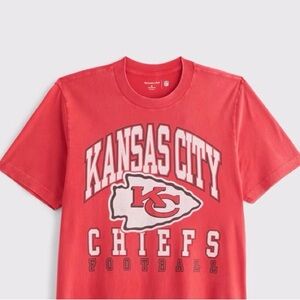 Abercrombie and Fitch Cropped Fit Kansas City Chiefs Tee, Large